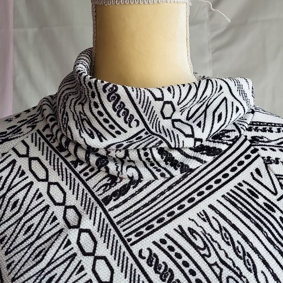 Ming Ming Cowl Neck Long Sleeved Open Back Absract Shirt Size M - Picture 3 of 6